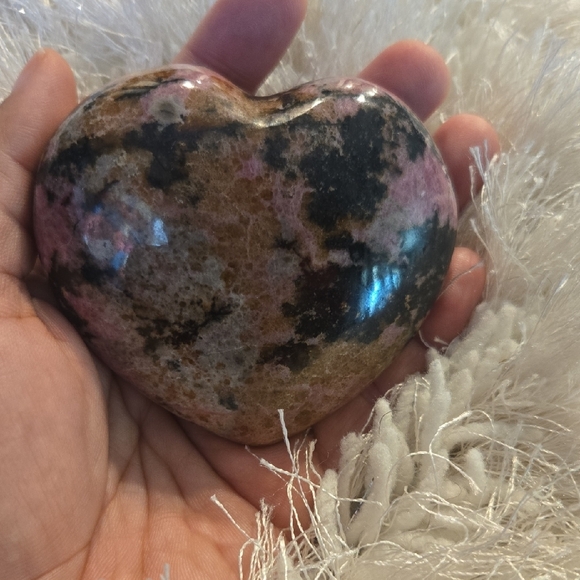 Heart-Shaped Rhodonite Crystal - Picture 2 of 3